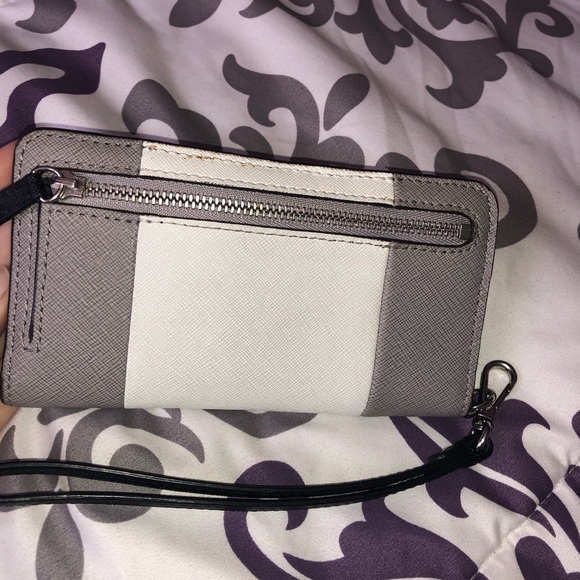 Michael Kors wallet/wristlet - Picture 3 of 4